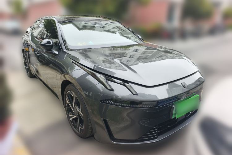 Used Lynk & Co 07 2024 EM-P 126 Long-Range Halo Front Right 45 Deg