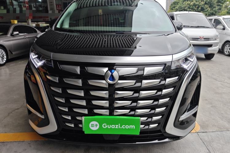 Used Denza D9 2022 DM-i 1040 Prestige Model
