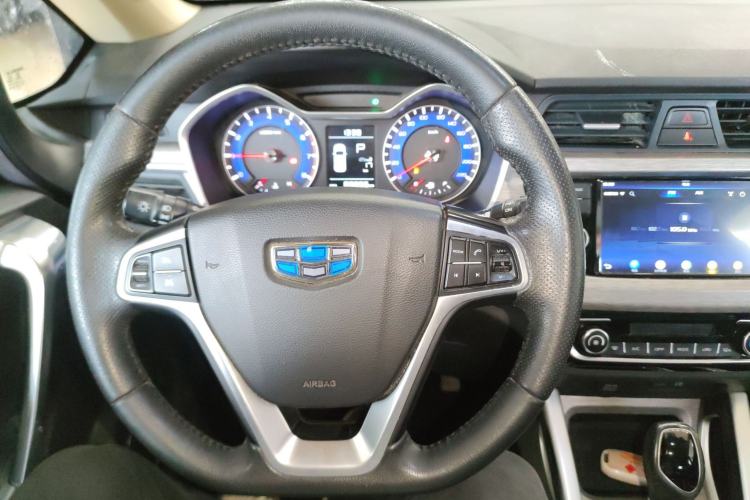 Used Geely Auto Vision X3 2017 1.5L Automatic Elite Model Center Console