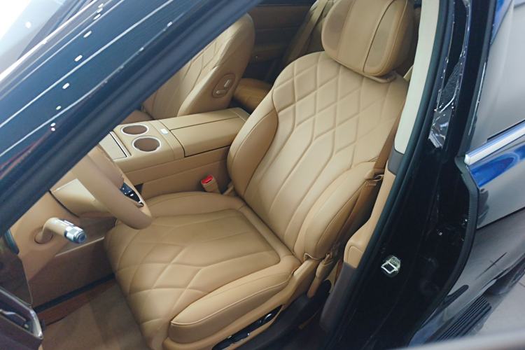 Used Hima AITO M8 2025 Extended-Range Max+ Version 53.4 kWh 6-Seater Edition Left Front Seat