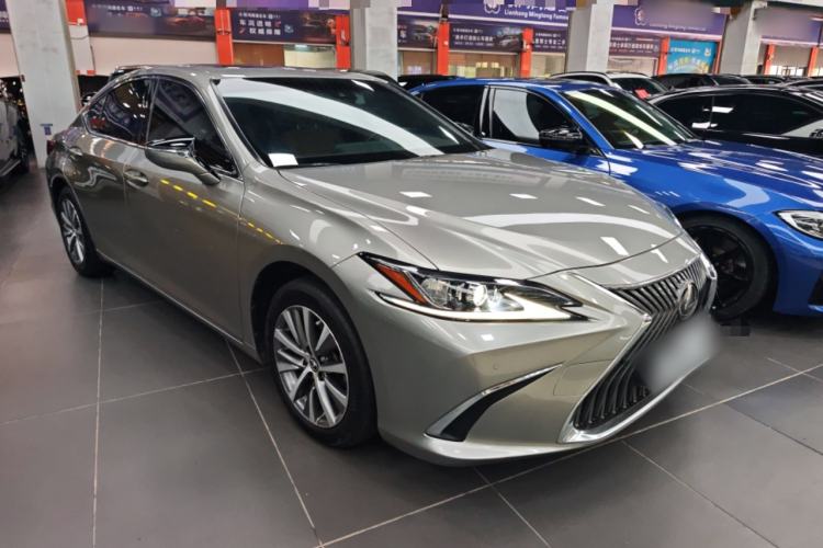 Used Lexus ES 2020 200 Excellence Edition Front Right 45 Deg