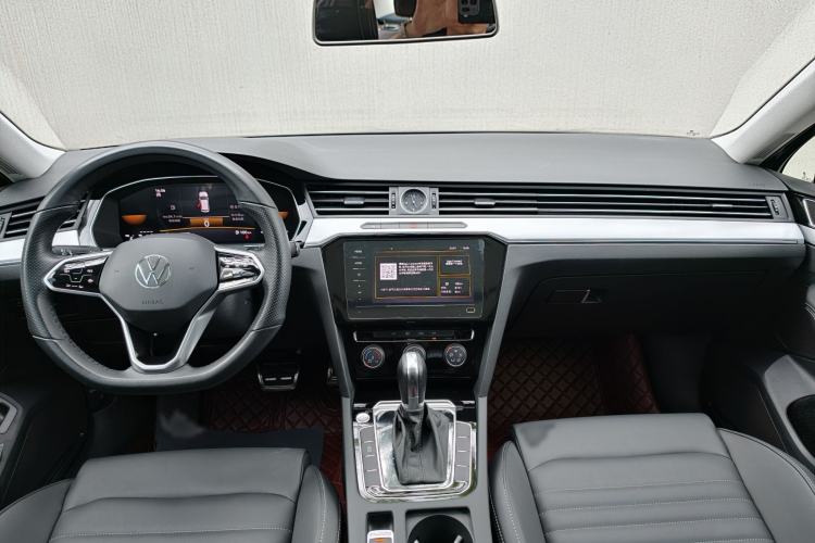 Used Volkswagen Magotan 2023 2 Million Units Limited-Edition 280TSI DSG Comfort Version Interior 2