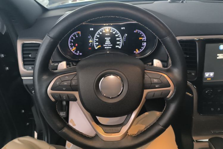 Used Jeep Grand Cherokee 2016 3.0L Comfort Navigation Edition Steering Wheel