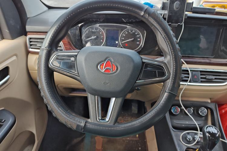 Used CHANGAN KUAYUE Xing V7 2022 1.6L Gasoline Comfort Version 5-Seater Liftback Door DAM16KR Steering Wheel