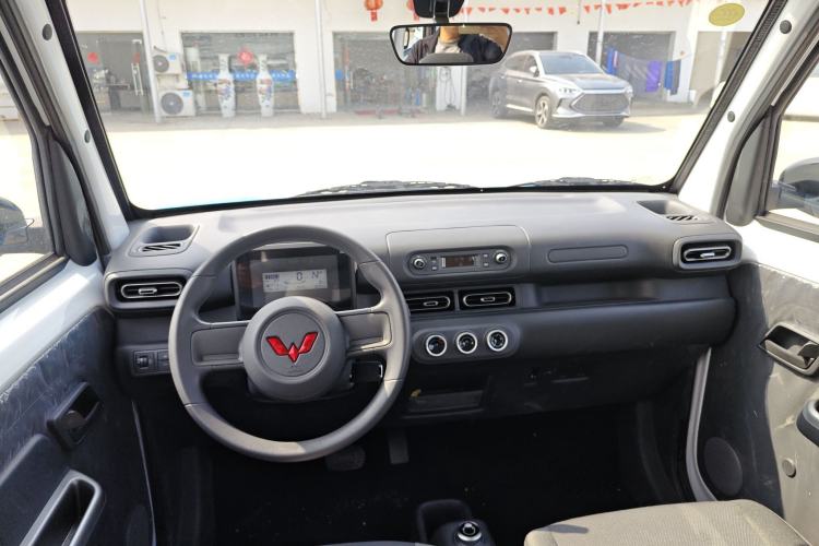 Used Wuling Zhiguang New Energy 2025 Comfort Model Center Console