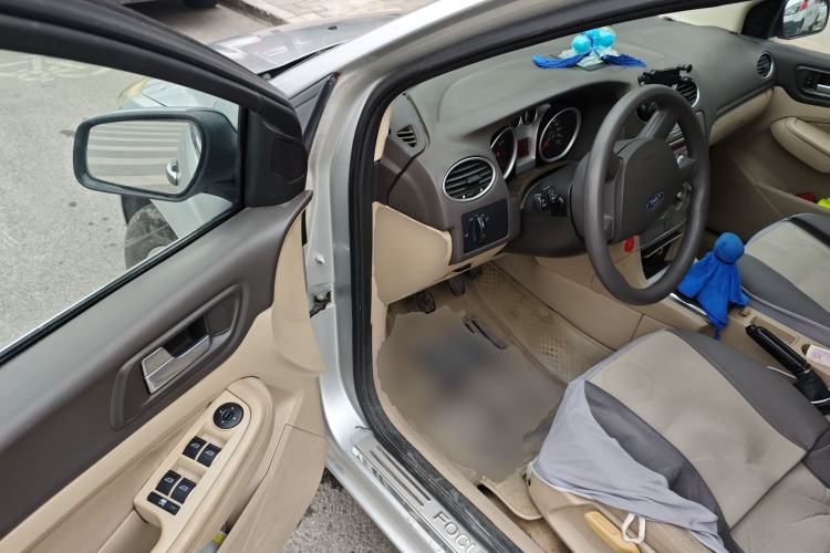 Used Ford Focus 2011 Sedan 1.8L Manual Classic Model
