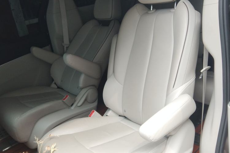 Used Buick GL8 2021 Land Cruiser Executive Class 652T Luxury Model