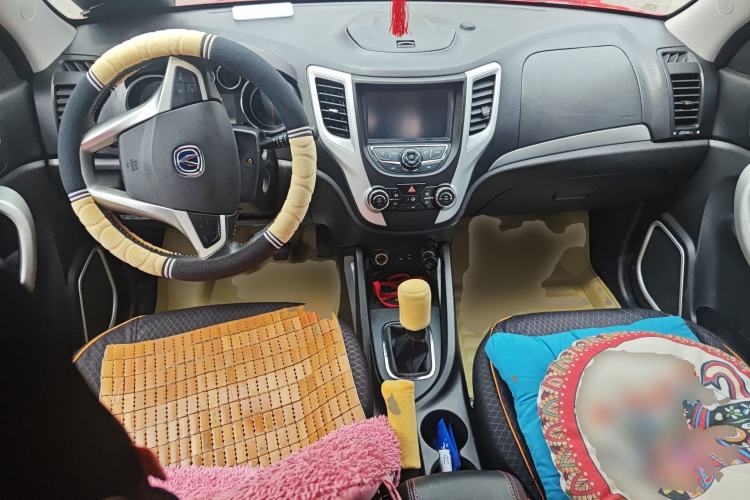 Used CHANGAN CS35 2015 1.6L Manual Luxury Model China IV Standard Center Console