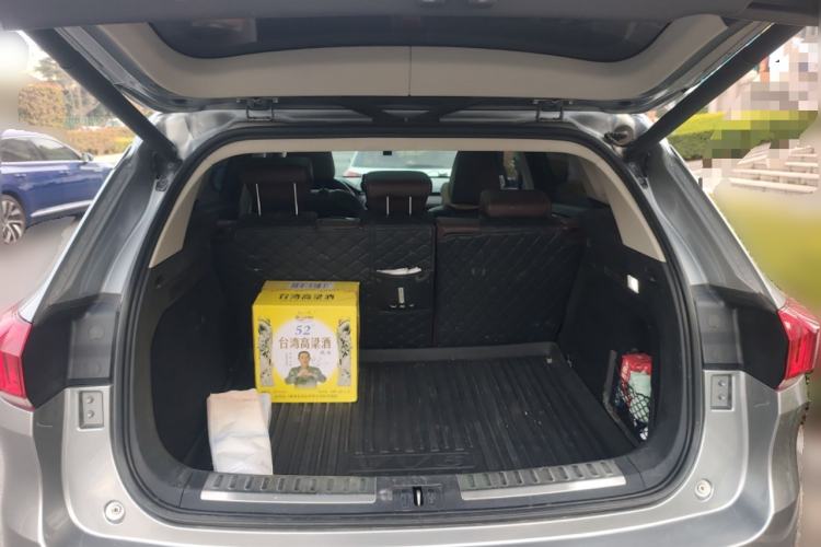 Used Wey VV6 2018 2.0T Two-Wheel-Drive Ultra-Luxury Version China V Standard
