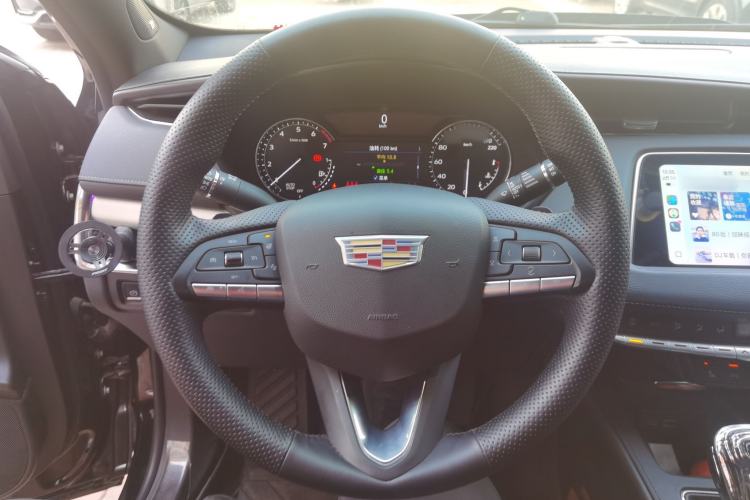 Used Cadillac XT4 2023 28T Two-Wheel-Drive Luxury Version