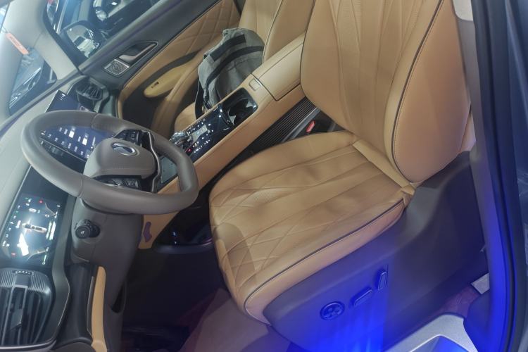 Used Denza D9 2022 DM-i 970 Four-Wheel Drive Flagship Model
