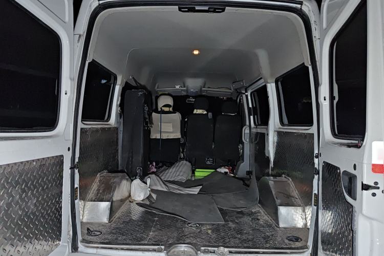 Used SAIC MAXUS Xintu V80 2023 2.0T Manual Classic Aoyuntong Power Version Short Wheelbase Mid-Height 5/6-Seater