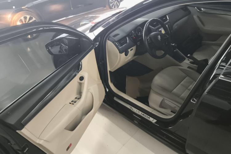 Used Skoda Octavia 2015 1.4TSI DSG Yijun Edition
