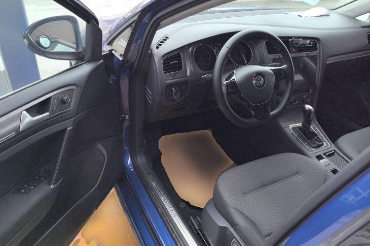 Used Volkswagen Golf 2015 1.4TSI Automatic Comfort Model Driver Seat