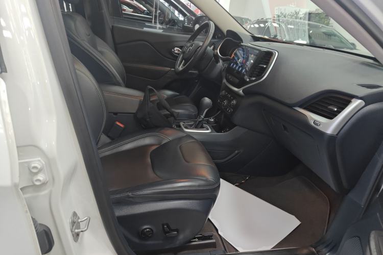 Used Jeep Cherokee 2016 2.4L Professional Edition
