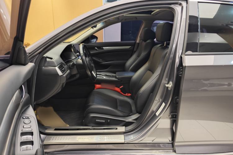 Used Honda Accord 2018 260TURBO Luxury Edition China VI Left Front Seat