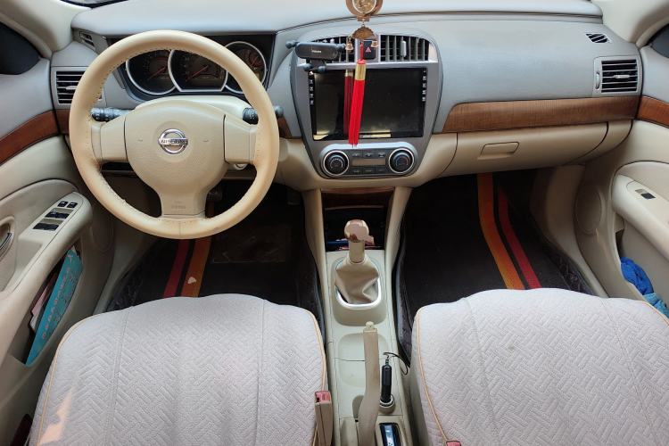 Used Nissan Sylphy 2012 Classic 1.6XE Manual Comfort Edition Center Console