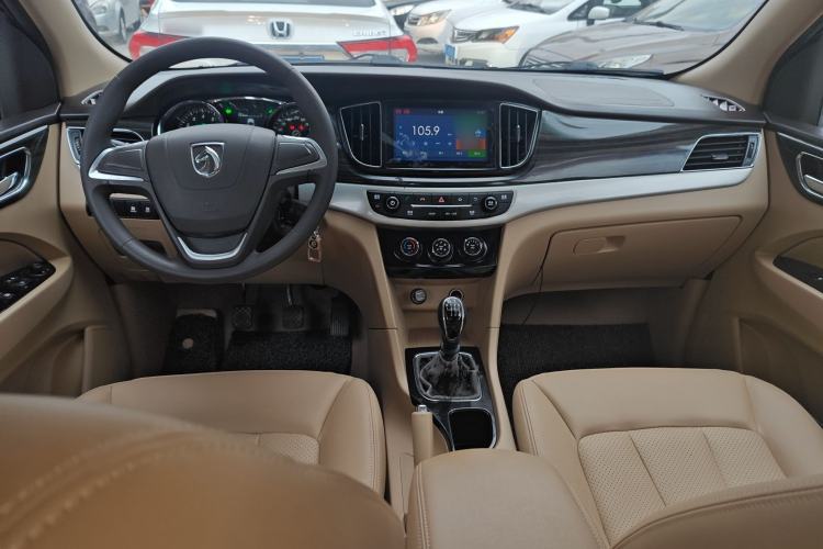 Used Baojun 730 2016 1.5T Manual Comfort Version 7 Seats