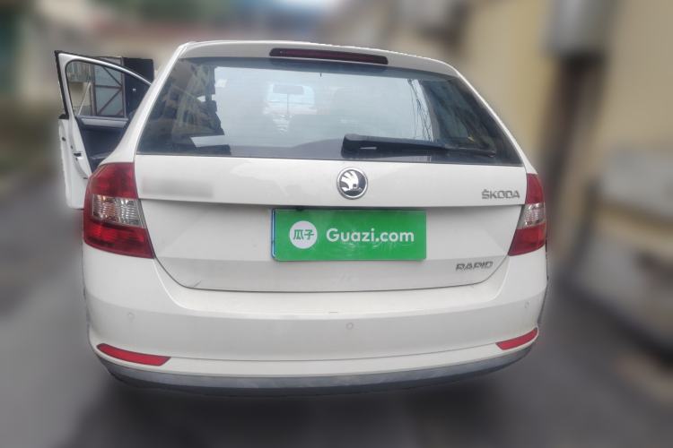 Used Skoda Rapid Spaceback 2014 1.6L Automatic Enjoyment Edition
