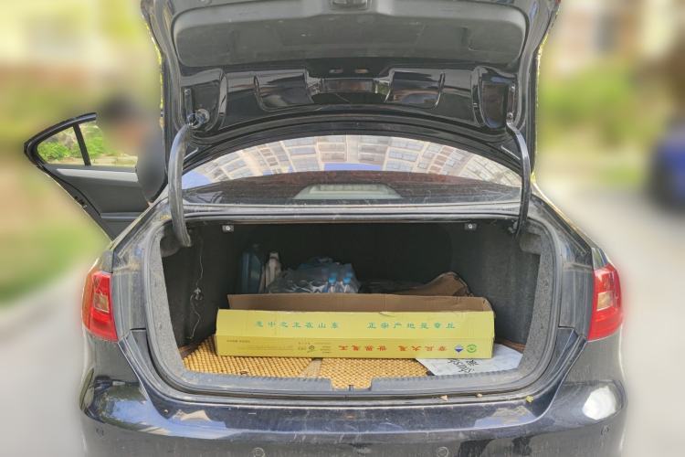 Used Volkswagen Sagitar 2012 1.6L Manual Comfort Model
