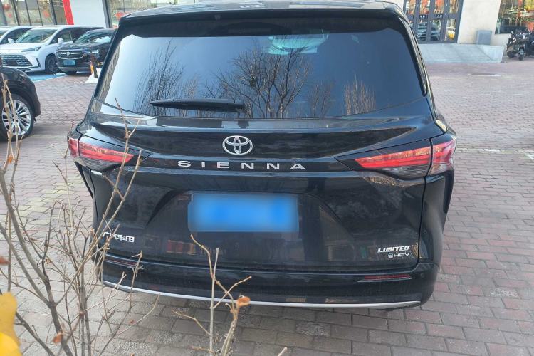 Used Toyota Sienna 2024 2.5L Hybrid Luxury Edition