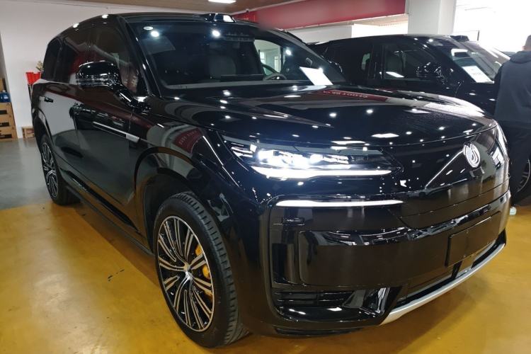 Used Denza N9 2025 Flagship Model Front Right 45 Deg