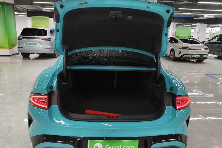 Used Xiaomi Auto SU7 2024 Four-Wheel Drive Ultra-Long Range Advanced Intelligent Driving Max Edition Trunk