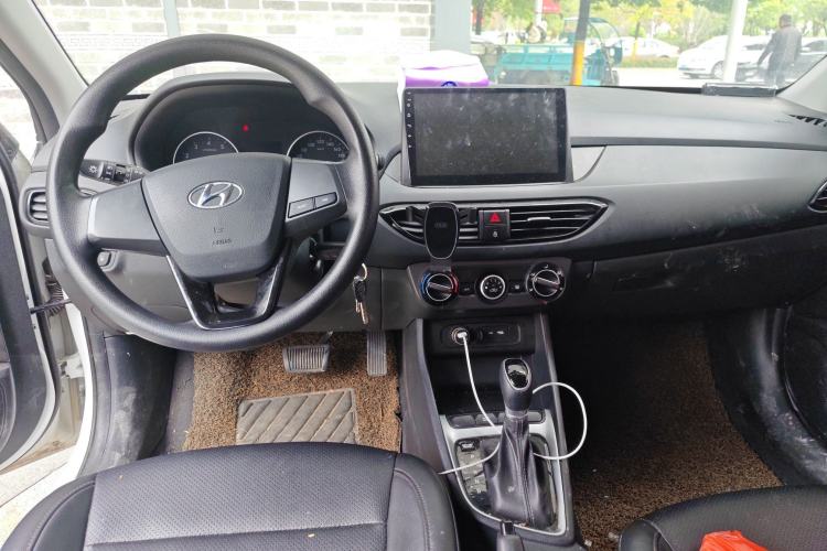 Used Hyundai Celesta 2018 1.6L Automatic GL Enjoyment Edition China VI compliant Center Console