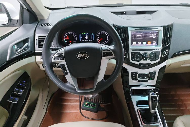 Used BYD e5 2017 300 Prestige Edition
