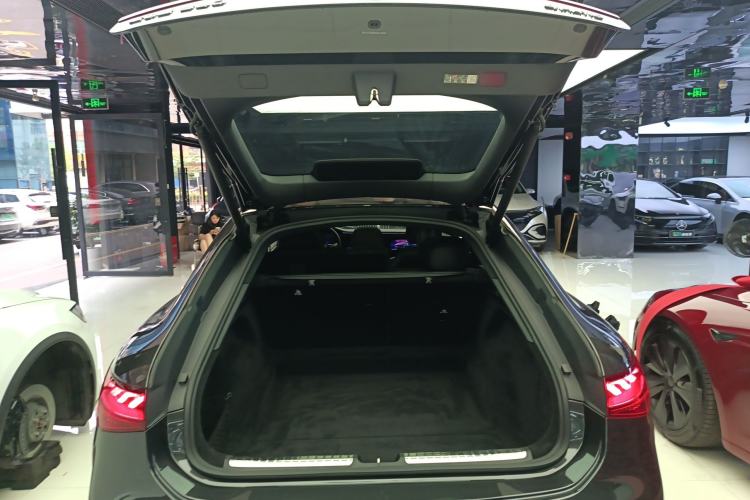 Used Mercedes-Benz EQS 2022 Updated 580 4MATIC Trunk