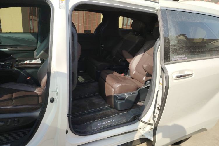 Used Toyota SIENNA 2021 2.5L Hybrid Platinum Edition Left Rear Seat