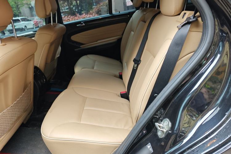 Used Mercedes-Benz M-Class 2010 ML 350 4MATIC Luxury Special Edition Left Rear Seat