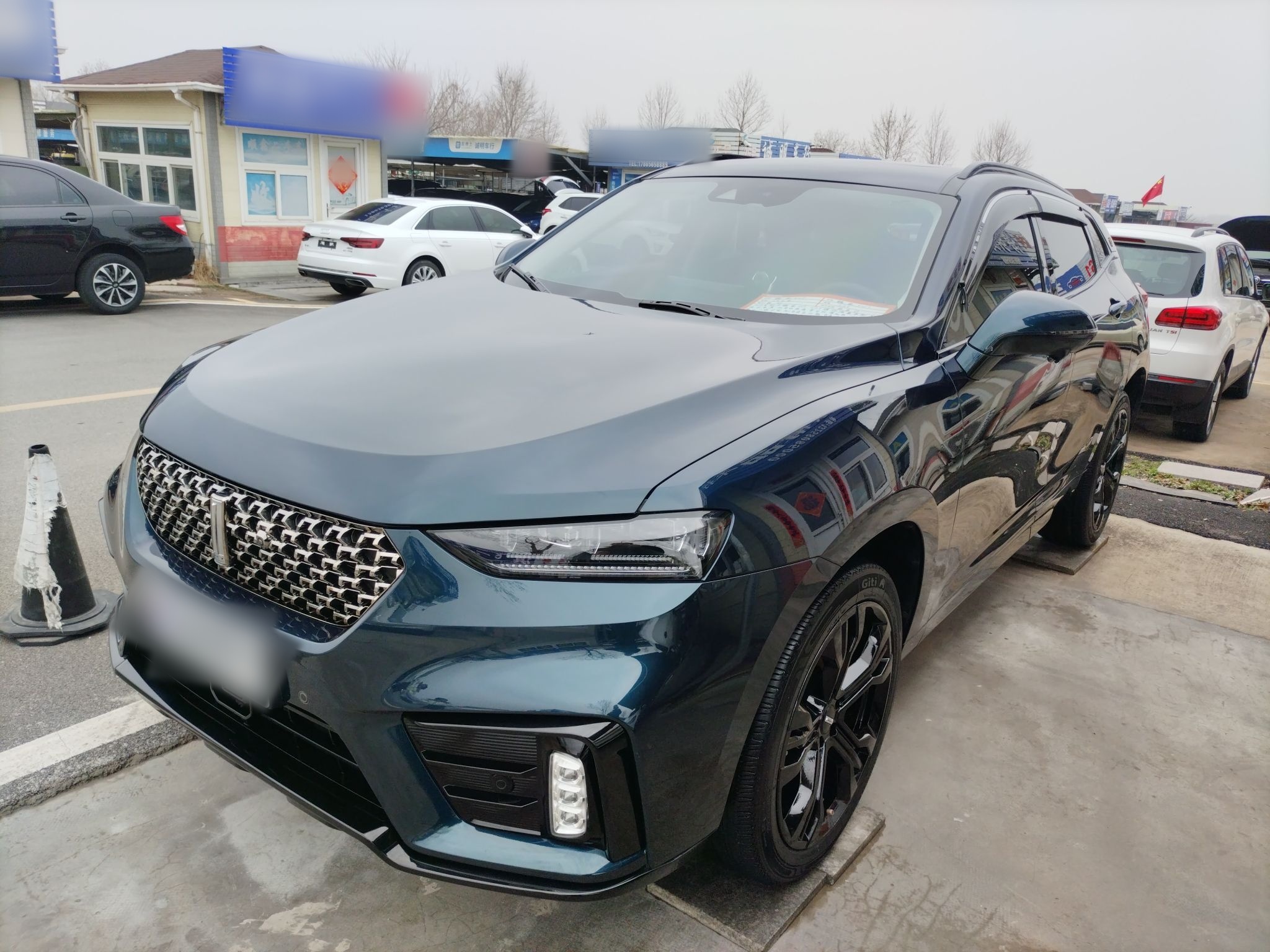 Под передней частью автомобиля