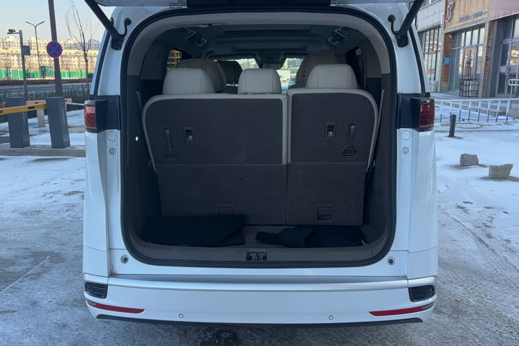 Used Denza D9 2022 EV 620 Prestige Model Trunk