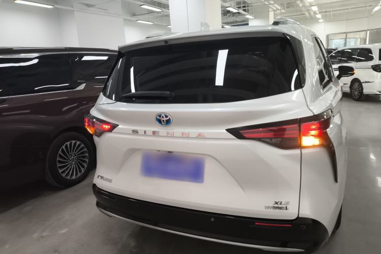 Used Toyota Sienna 2023 2.5L Hybrid Luxury Edition