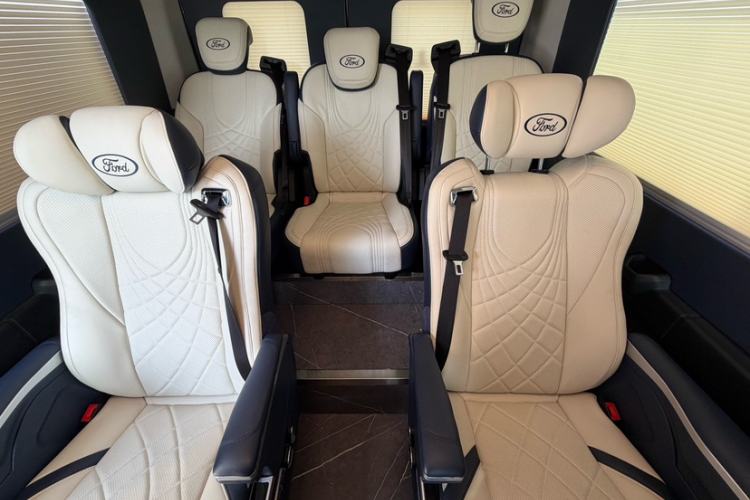 Used Ford Transit T8 2024 T8 2.3T Diesel Automatic Mid-axle Mid-roof 9-seater Business & Travel Version 2/2/2/3
