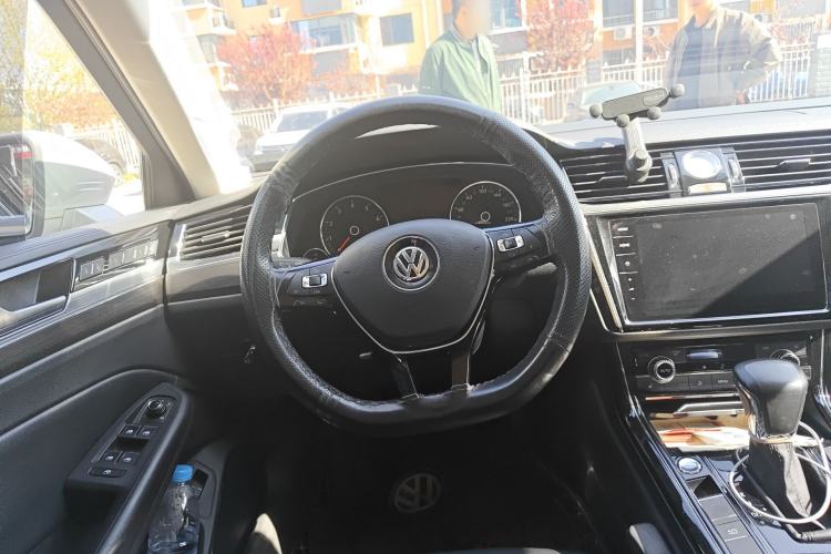 Used Volkswagen Phideon 2018 Revised Version 380TSI Two-Wheel Drive Business Edition Steering Wheel