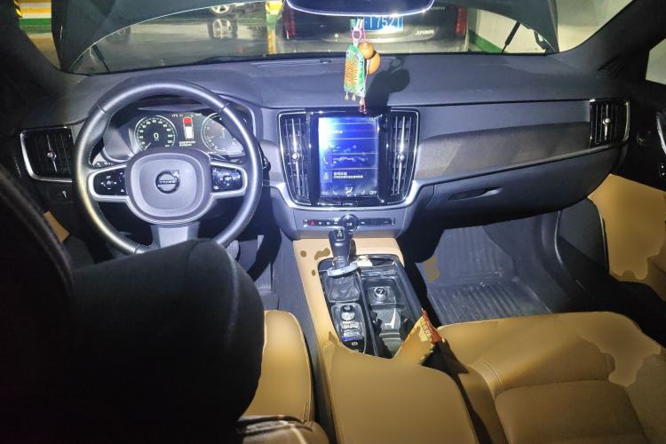 Used Volvo V90 2017 Cross Country T5 AWD Smart Range Edition