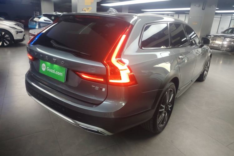 Used Volvo V90 2017 Cross Country T5 AWD Prestige Edition