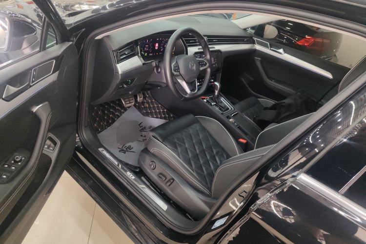 Used Volkswagen Magotan GTE Plug-in Hybrid 2022 GTE Luxury Model Driver Seat