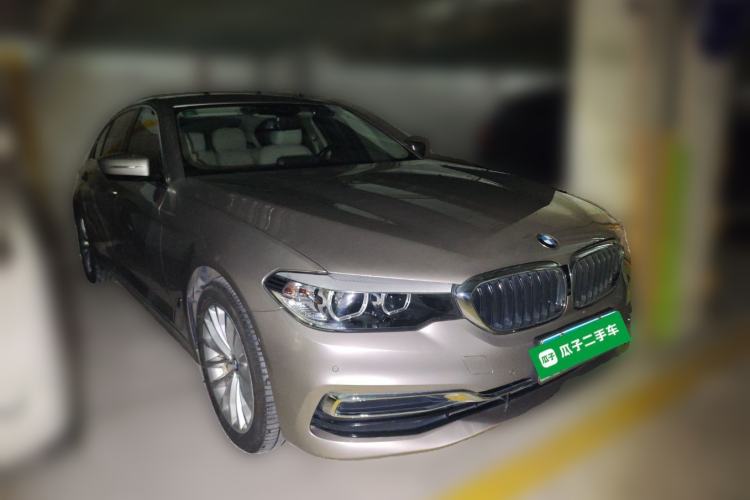 Used BMW 5 Series 2019 Facelifted 530Li Leading Edition Luxury Package Front Right 45 Deg