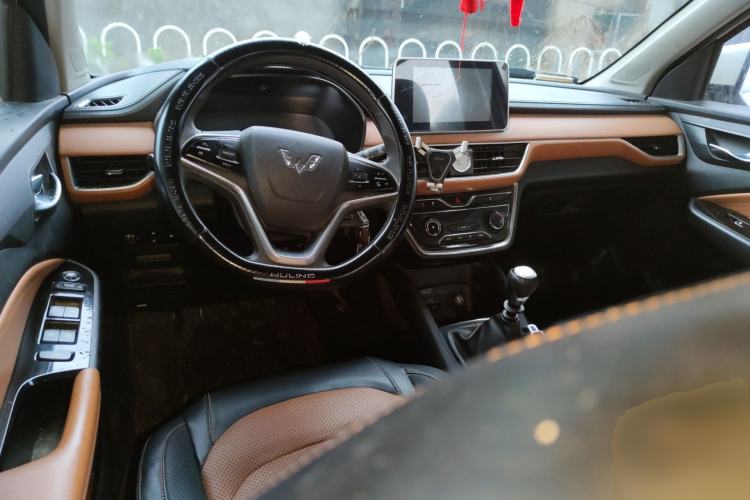 Used Wuling Hongguang S3 2018 1.5L Manual Luxury Model China V Standard