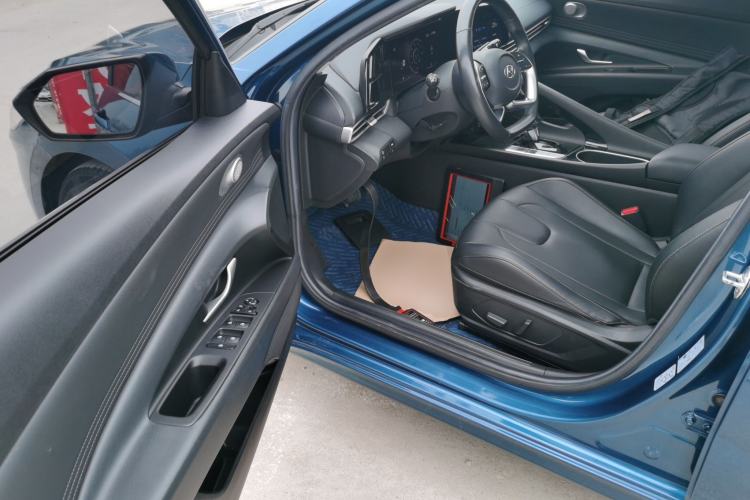 Used Hyundai Elantra 2021 1.5L CVT LUX Prestige Edition Driver Seat