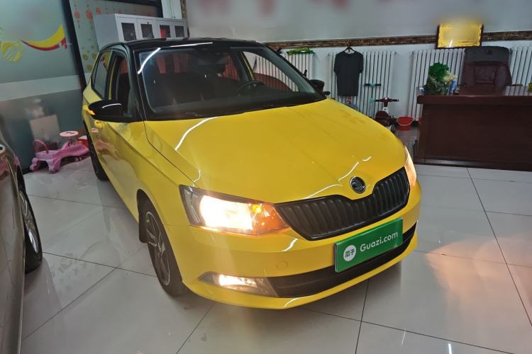 Used Skoda Fabia 2015 1.6L Automatic Sport Edition Front Right 45 Deg