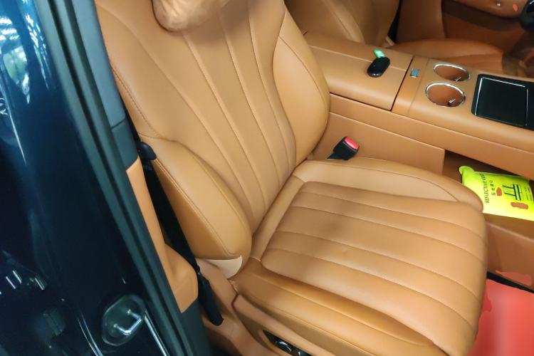 Used Hima AITO M8 2025 Extended-Range Max+ Version 53.4 kWh 5-Seater Edition Right Front Seat