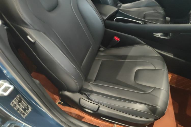 Used Hyundai Elantra 2021 1.5L CVT GLX Elite Edition Right Front Seat