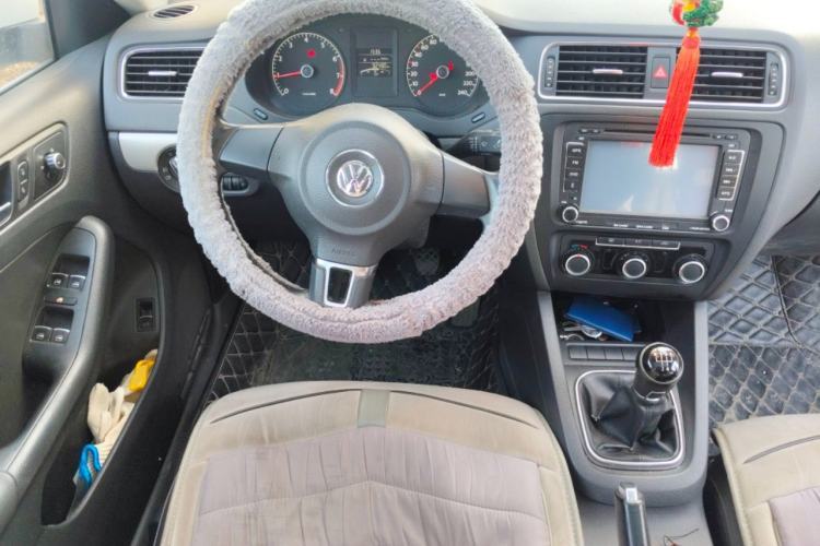 Used Volkswagen Sagitar 2014 1.6L Manual Comfort Model Steering Wheel