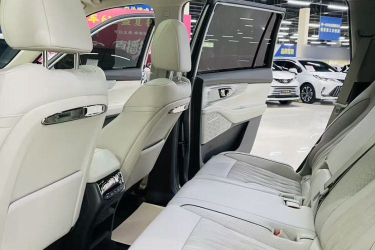 Used GAC Trumpchi GS8 2022 Dual-Engine Series 2.0TM Two-Wheel Drive Prestige Edition (7 Seats)
