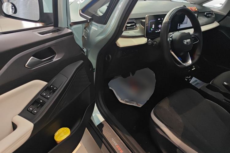 Used Geometry E Firefly 2024 301km Flowing Light Driver Seat