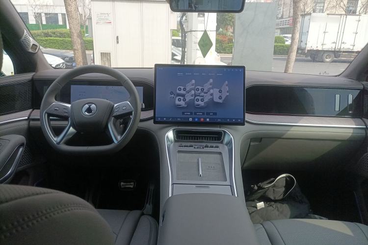 Used Denza N9 2025 Flagship Model
